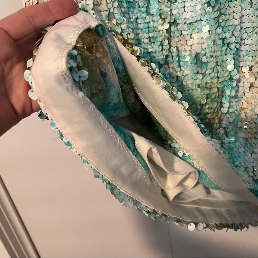 Sequin Cap-sleeve fitted Dress - Picture 11 of 14